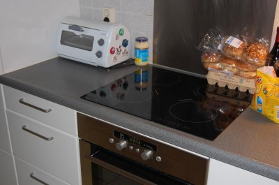 Inductieplaat is 50% zuiniger dan halogeen. De kleine oven is niet alleen zuinig maar ook handig!