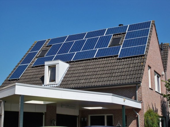 zonnepanelen zo hoog mogelijk op het dak