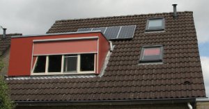 Een overzichtsfoto van de 4 panelen op het dak